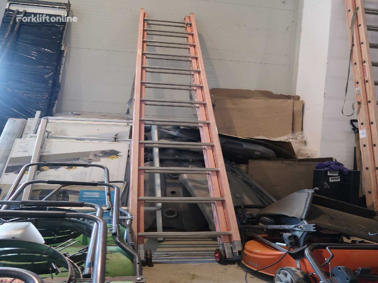 échelle de l'entrepôt V2 - Fiberglass ladder - 2018